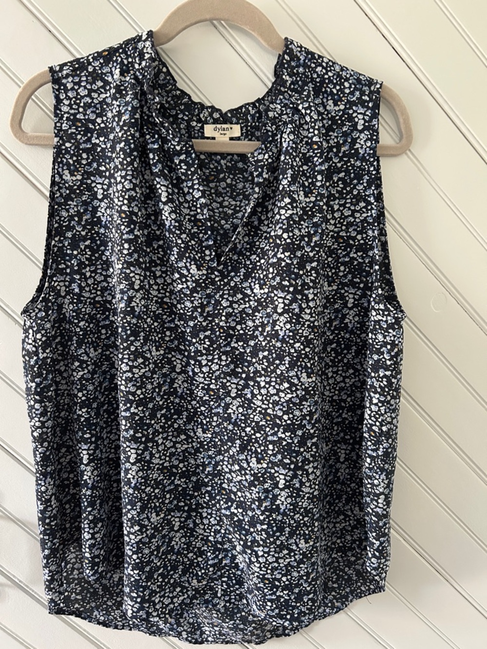 dylan Navy and White Floral V-Neck Sleeveless Top
